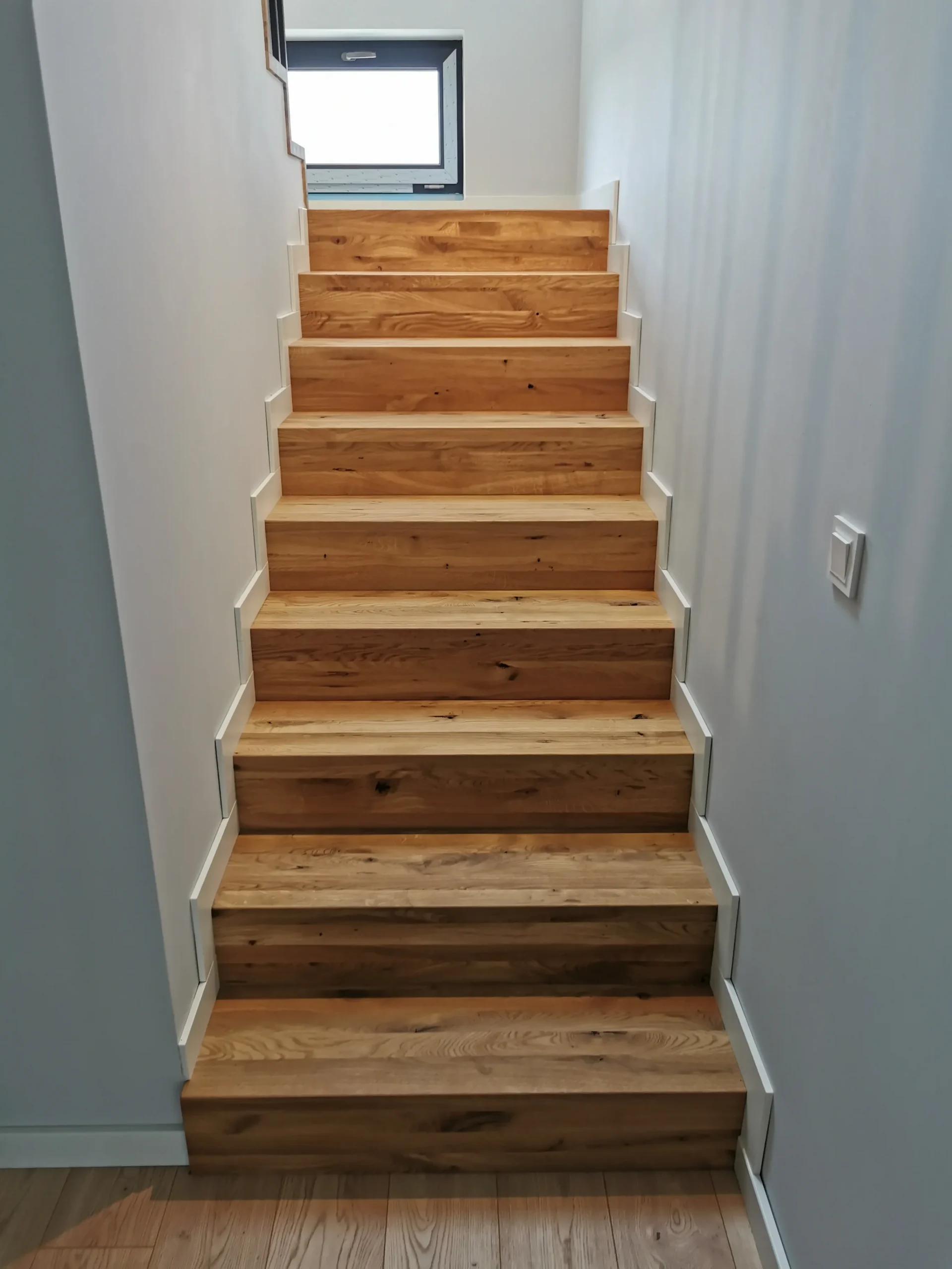 schody dywanowe na beton